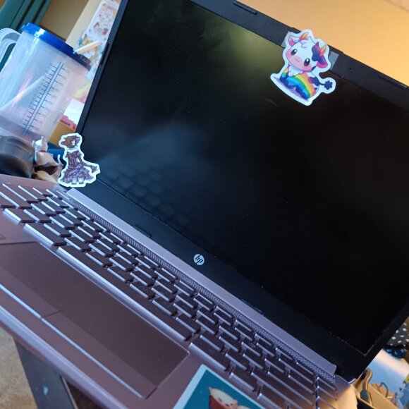 Hp pink laptop - Picture 2 of 4